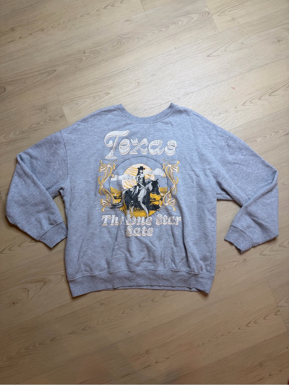 Zoe + Liv Texas Graphic Sweatshirt Top